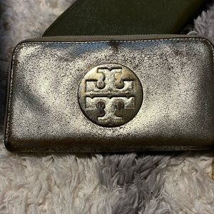 Gold Tory Burch wallet